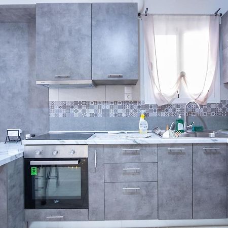 Bright Apartment In بيرايوس المظهر الخارجي الصورة