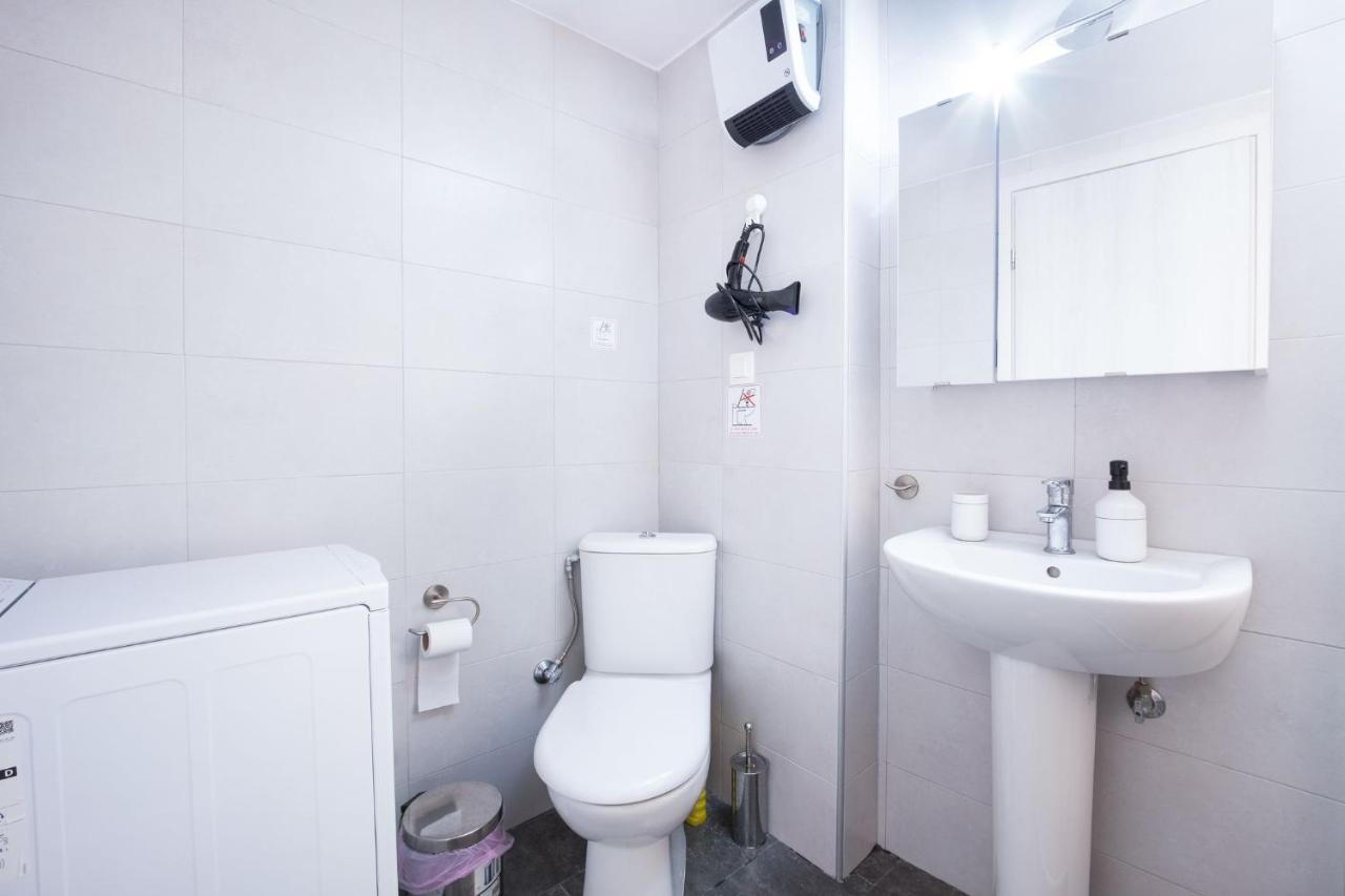 Bright Apartment In بيرايوس المظهر الخارجي الصورة